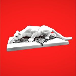 NEW LEOPARD CERAMIC DECORATIVE PIECE.